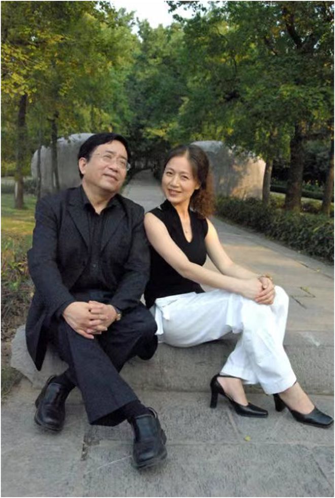 j9九游会真人游戏第一品牌她是余秋雨隐藏30年的二婚妻子马兰变小女人难怪余秋雨那(图1)