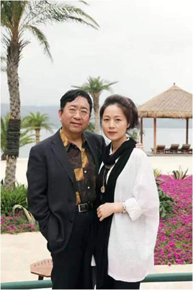 j9九游会真人游戏第一品牌她是余秋雨隐藏30年的二婚妻子马兰变小女人难怪余秋雨那(图4)