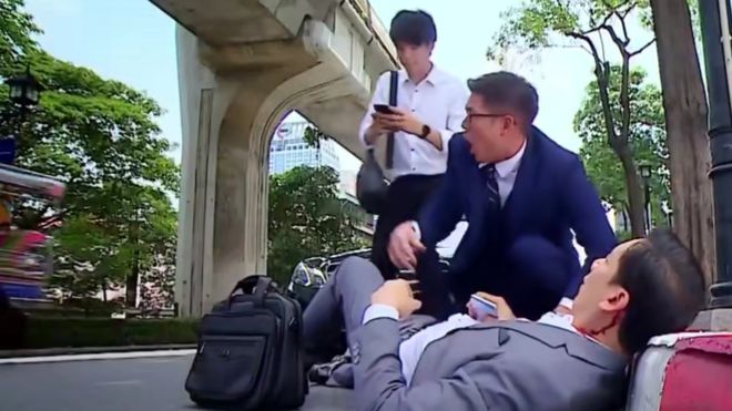 j9九游会真人游戏第一品牌一集上头超狗血泰剧！先婚后爱+超宠年下恋男主又帅又会撩(图4)