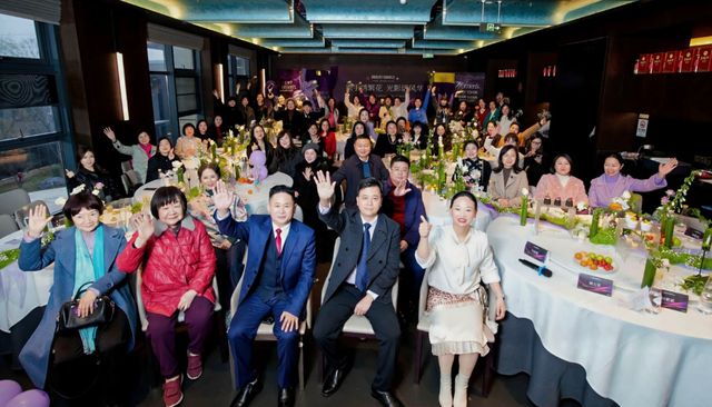 j9九游会真人游戏第一品牌聚光成炬彰显璀璨年华：湖南省川渝商会‘她’力量绽彩增辉(图1)