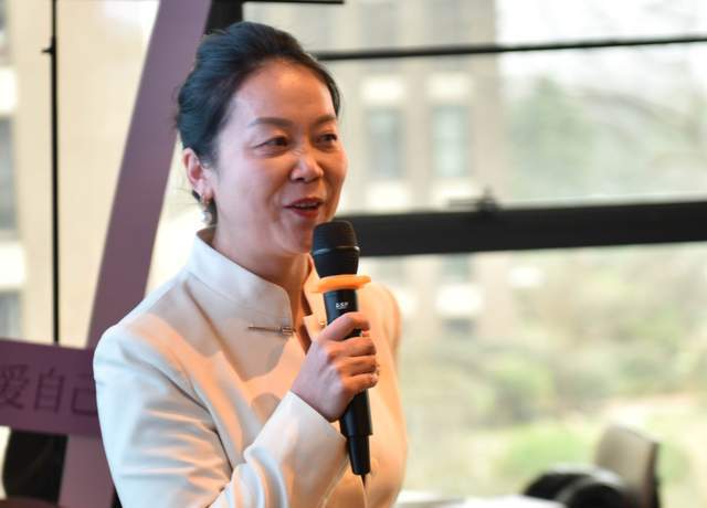 j9九游会真人游戏第一品牌聚光成炬彰显璀璨年华：湖南省川渝商会‘她’力量绽彩增辉(图6)
