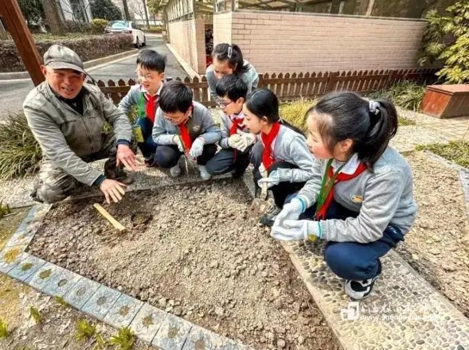j9九游会真人游戏第一品牌打破围墙因地制宜融入日常！上海打造“育课堂” 社会主义(图5)